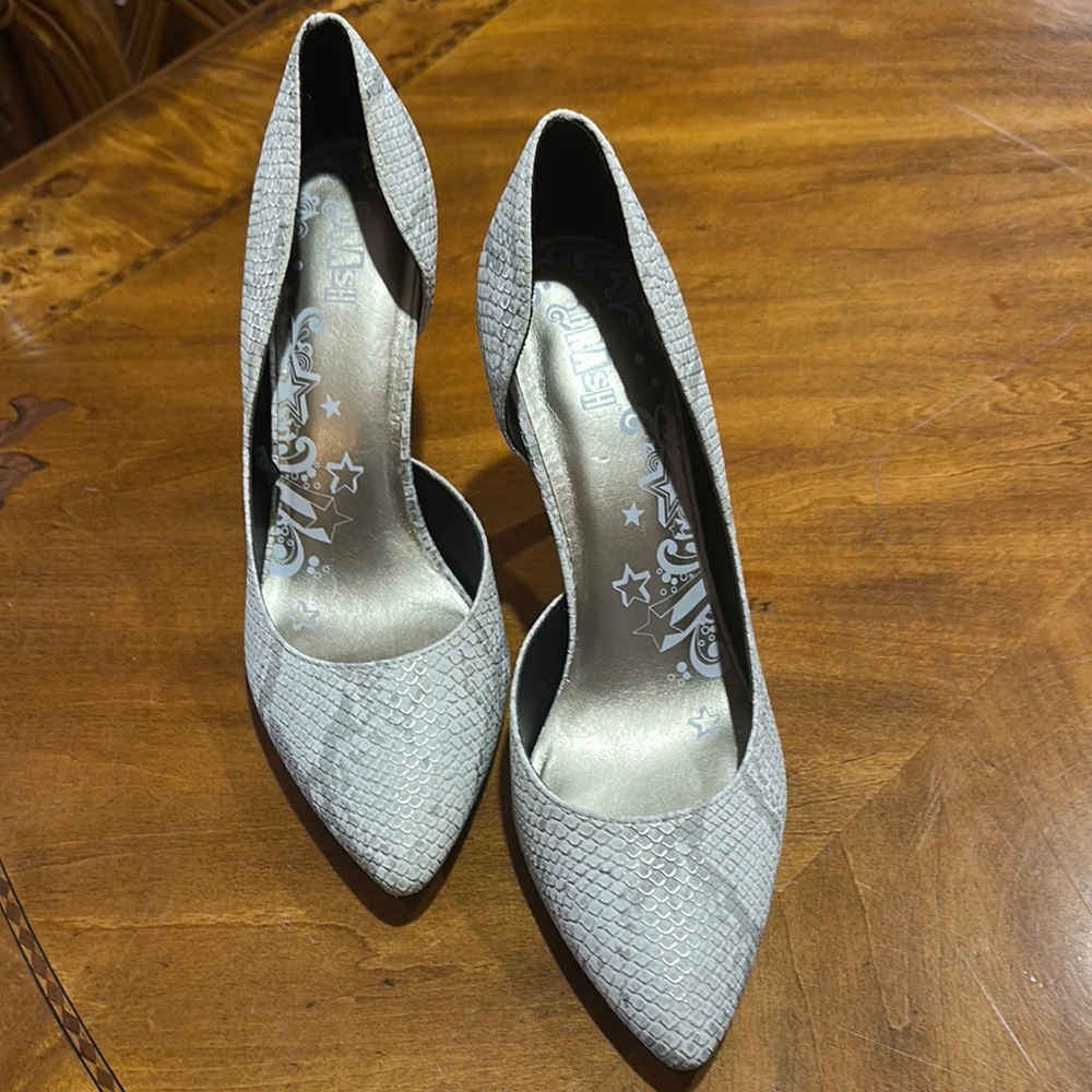 Stylish Women's Gray Heels